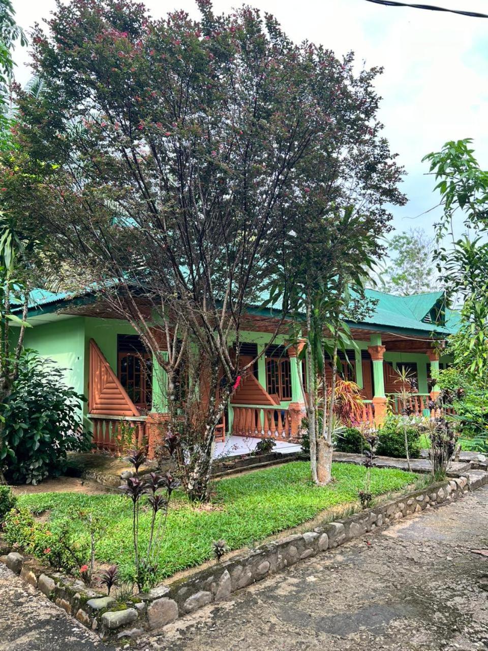 Wisma Batu Mandi Букит-Лаванг Экстерьер фото