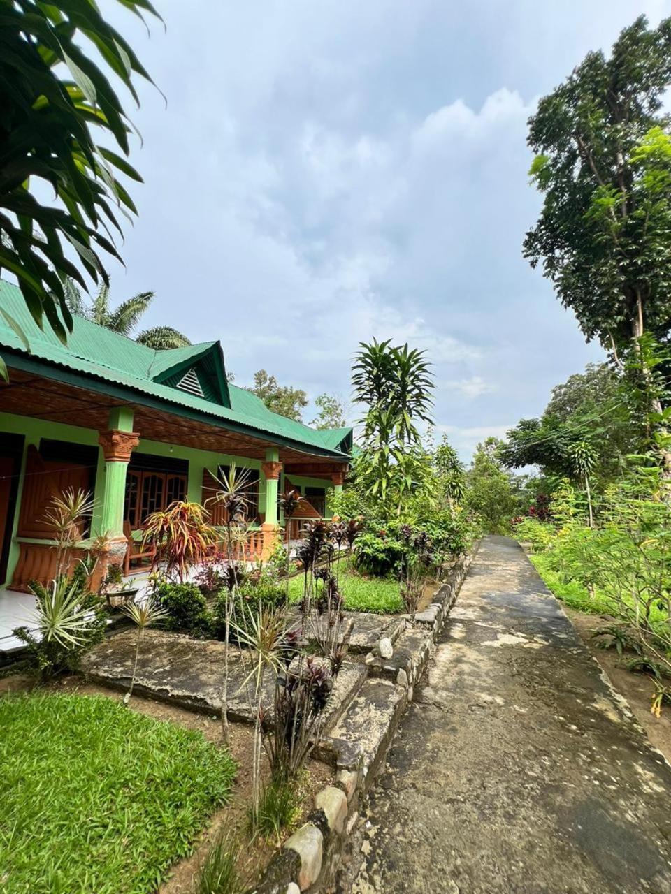 Wisma Batu Mandi Букит-Лаванг Экстерьер фото